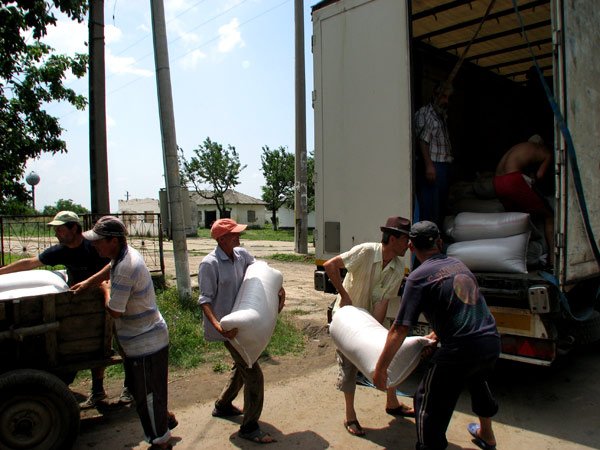 Ajutoare pentru sinistraţii din Moldova 99179