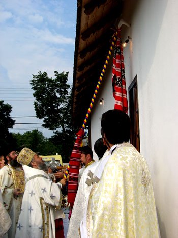 Sfinţirea bisericii din Bursucani 99265