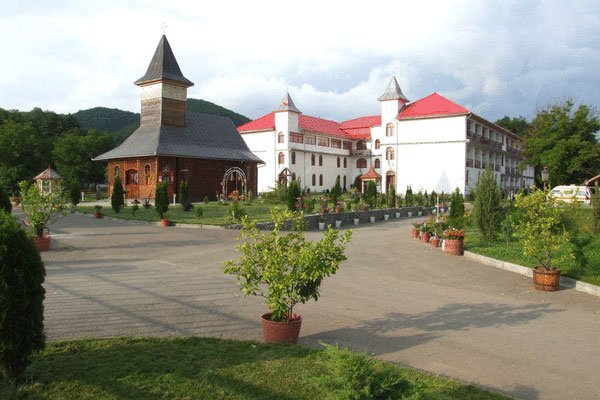 33 de bătrâni şi-au găsit liniştea la Glimboca 99303