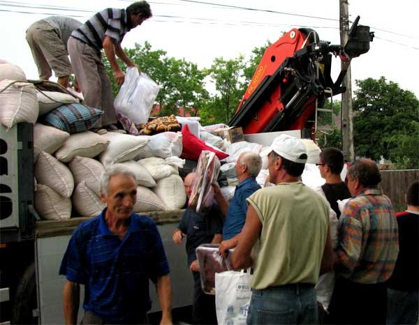 Colecte pentru sinistraţii din Săuceşti, Bacău 99309