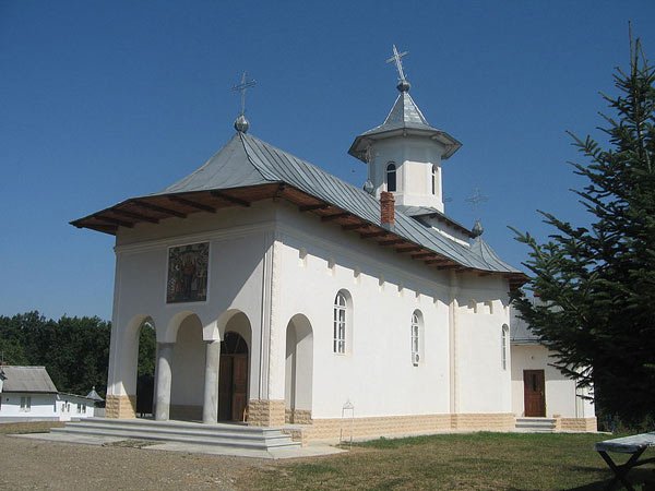 Slujire arhierească la Schitul Oneaga din judeţul Botoşani 99305