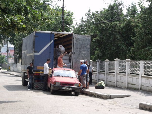 „Din puţinul pe care îl au, dau celor care nu mai au nimic“ 99321