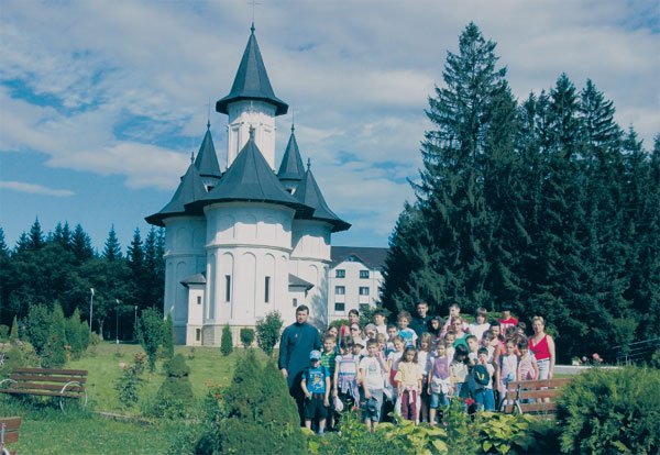 Tabără de pictură şi iconografie la Seminarul „Veniamin Costachi“ 99390