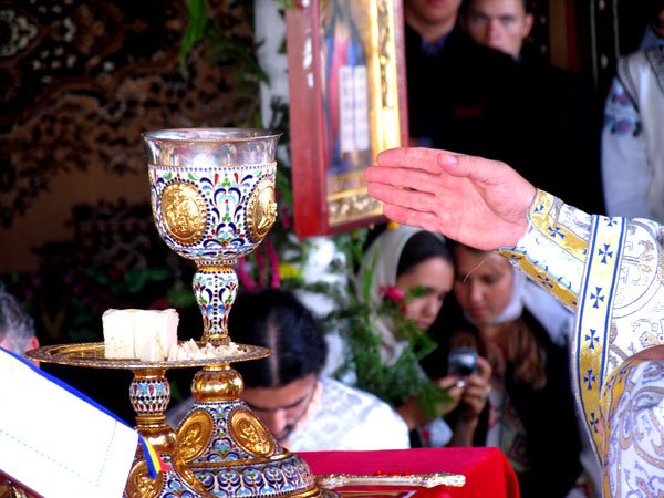 Sfânta Euharistie şi transformarea materiei 99396