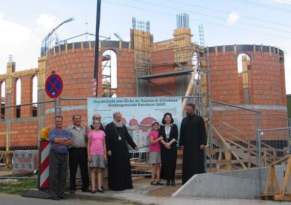 IPS Serafim, la biserica-şantier din Mannheim 99414