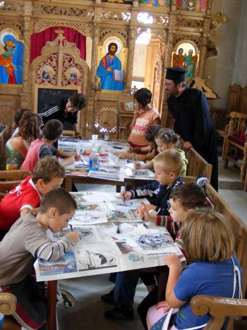 Copiii din Rohani au învăţat să picteze icoane 99467