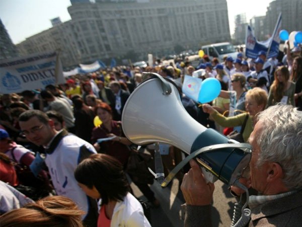 Disponibilizările bugetarilor vor continua 99489