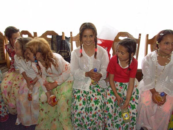 Tot mai mulţi romi au acces la educaţie 99473