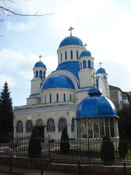 Filantropie şi spiritualitate la Parohia „Sfântul Nicolae“ 99507