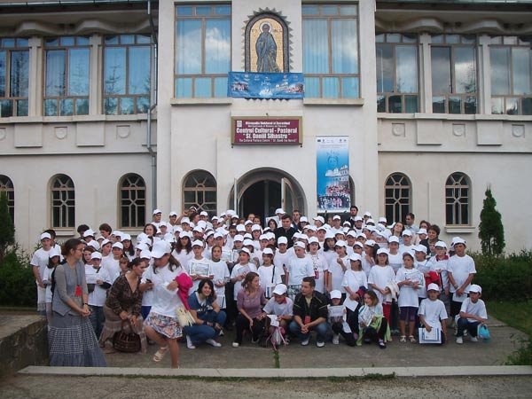 Micii creştini botoşăneni, în tabăra „Licăr de lumină“ de la Durău 99510