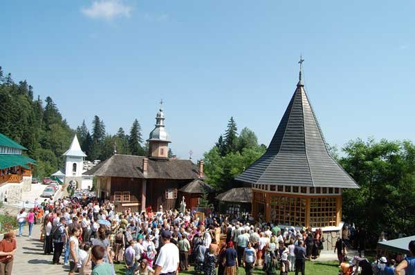 Mii de rugăciuni la ziua Teodorei din Carpaţi 99536