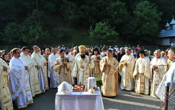 Sfinţirea Altarului de iarnă la Almăj-Putna 99533
