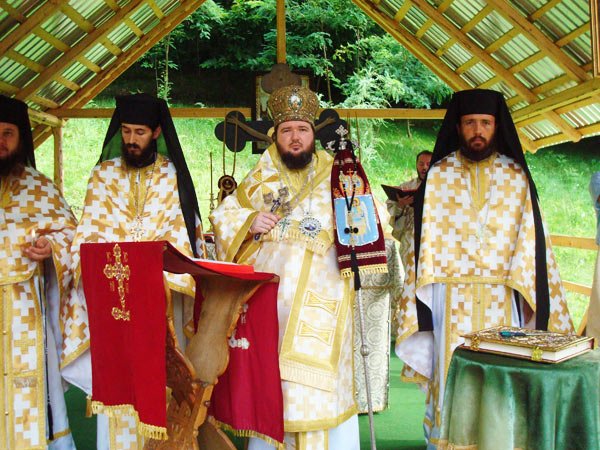 Bucurie şi sfinţenie la Mănăstirea Izbuc 99554