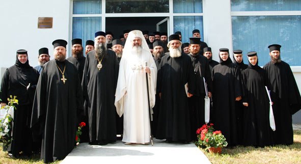 Mănăstirile, chemate la activitate misionară 99574