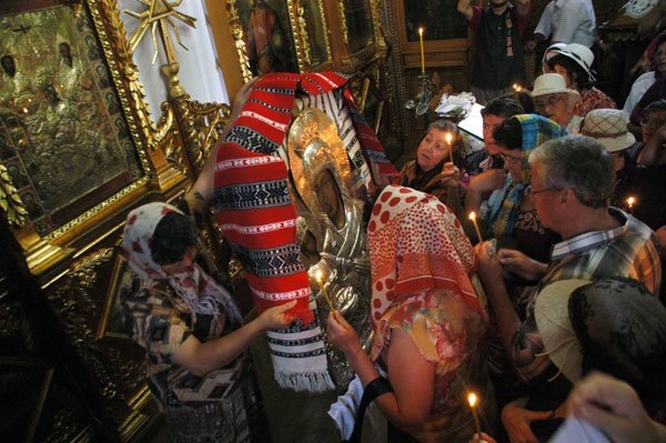 Icoane făcătoare de minuni la Bacău şi Oneşti 99601