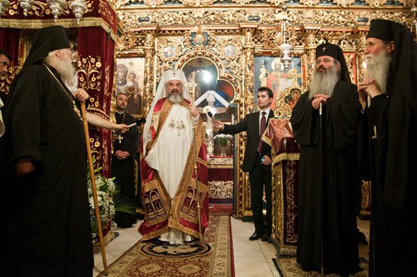 Patriarhul României a ajuns în Arhiepiscopia Sucevei şi Rădăuţilor 99632