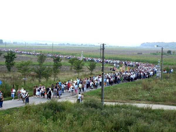 „Drumul Crucii“ la Mănăstirea Hodoş-Bodrog 99686