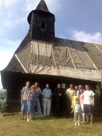 Sărbătoare în satul lui Sofronie de la Cioara 99684