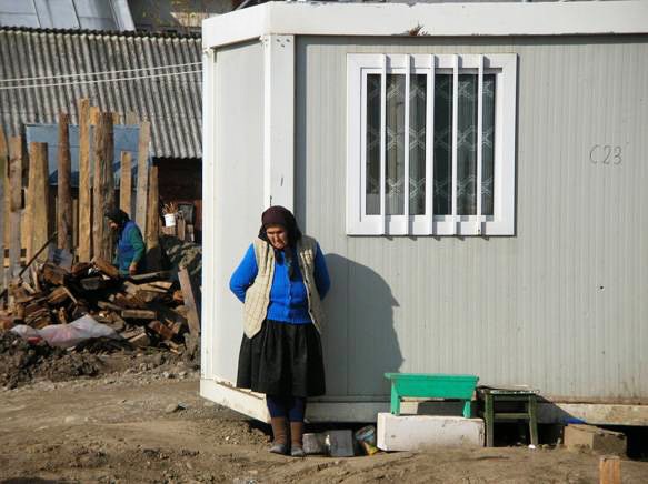 Arhiepiscopia Romanului şi Bacăului le construieşte case sinistraţilor 99729