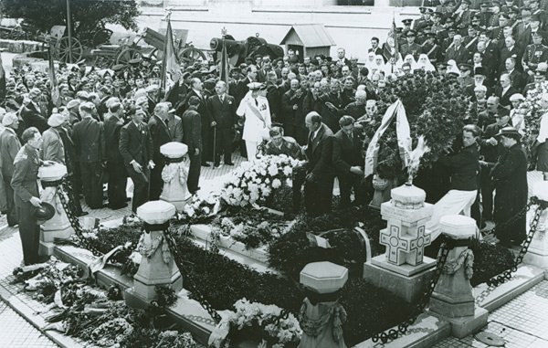 La pomenirea „Soldatului necunoscut“ din Bucureşti 99724