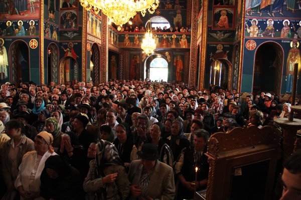 Slujiri arhiereşti în Duminica a XIII-a de la Rusalii 99770