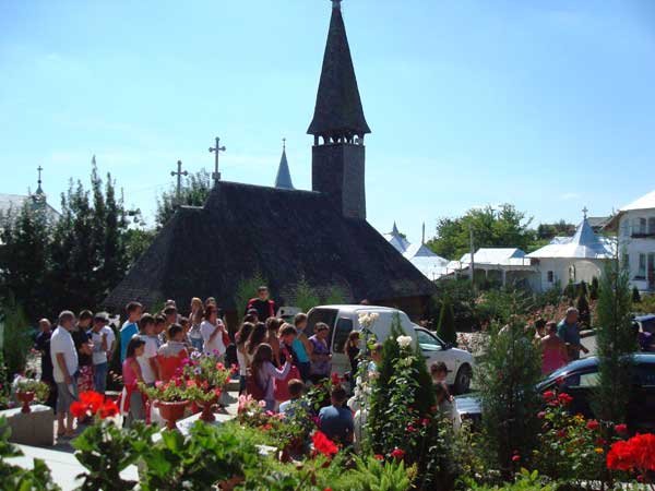 Copiii sinistraţi, în vizită la Mănăstirea „Sfânta Cruce“ 99822