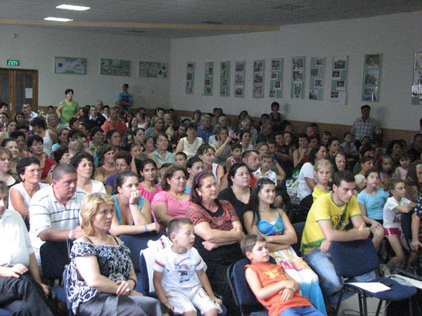 Rugăciuni, programe artistice şi agape frăţeşti 99809