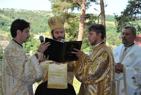 Schitul de la Vărădia a fost resfinţit 99821
