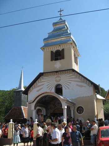 „Acolo unde mergeţi, căutaţi Sfânta noastră Biserică“ 99840