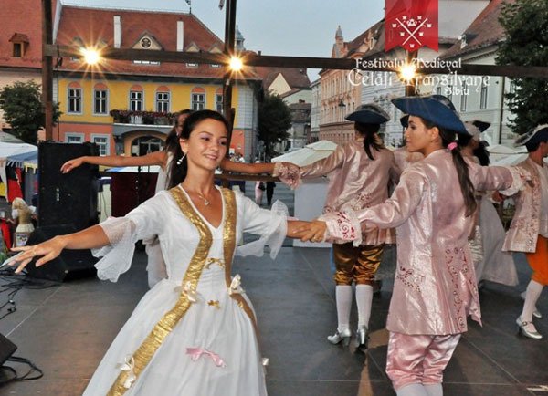 Zece ani de Cetăţi Transilvane 99847