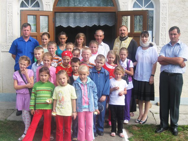 Micii actori ai parohiei Lupăria, pe urmele credinţei 100029