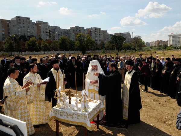 O nouă încercare de dezinformare a opiniei publice în legătură cu Catedrala Mântuirii Neamului 100098