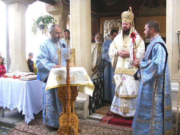 Hram în cinstea Maicii Domnului la Mănăstirea „Dintr-un Lemn“ 100161