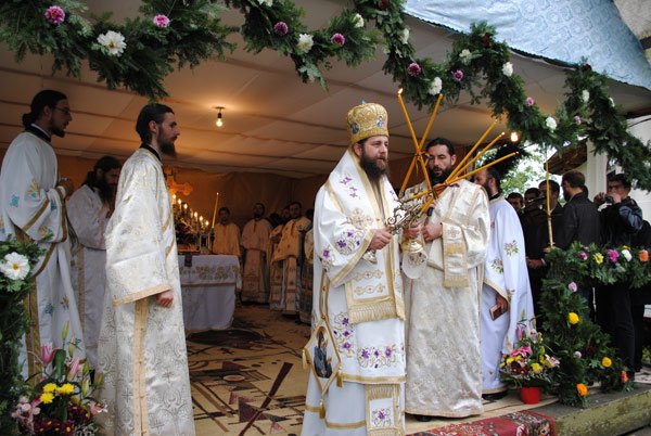 Pelerinii s-au împărtăşit de sfinţenia Cuviosului Onufrie 100150