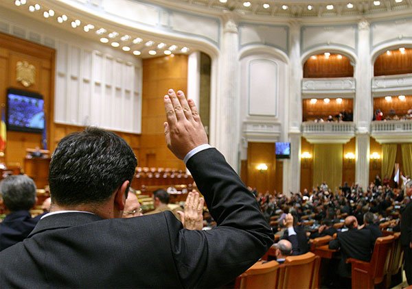 Se modifică contractele de credit 100164