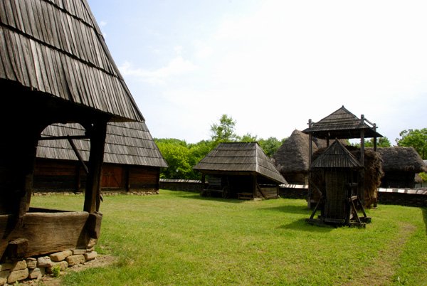 Locul, limba şi credinţa sunt cheile modernizării 100165