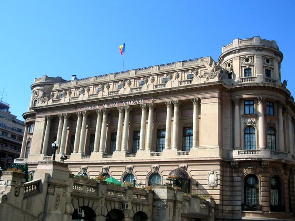 Culoarea unui alt veac pe simezele Cercului Militar Naţional 100205