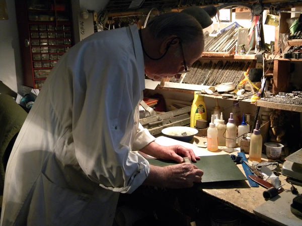 Maestrul fotograf, legător de cărţi 100235