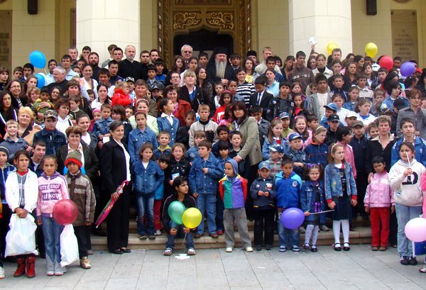 Rechizite pentru şcolarii din centrele sociale 100234