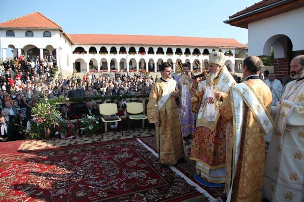 Hram de Înălţarea Sfintei Cruci la Sădinca 100274