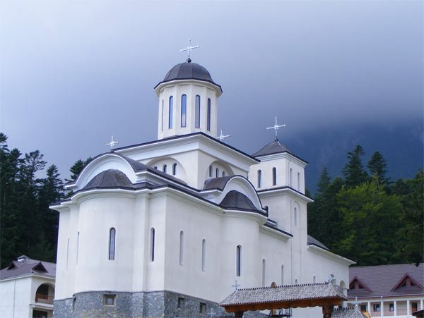 Hram la Mănăstirea Caraiman 100249