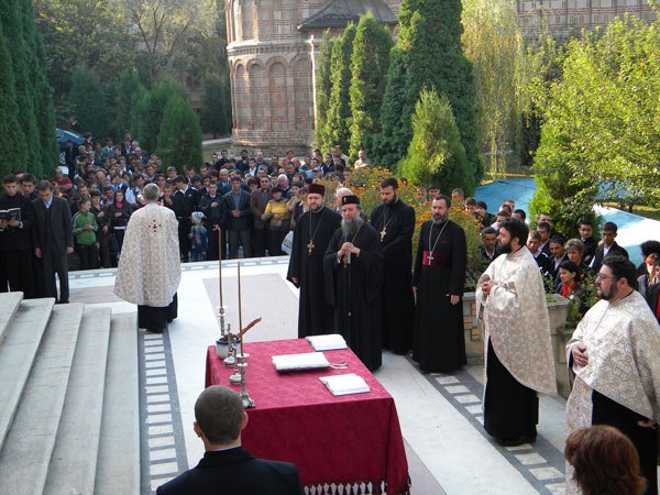 IPS Irineu a binecuvântat elevii seminarişti 100256