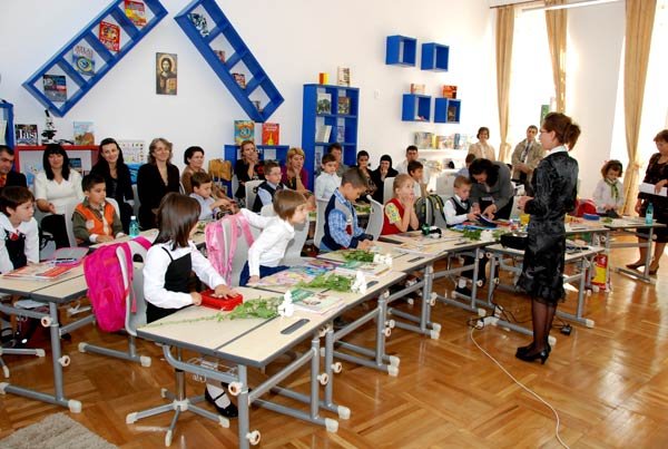 Emoţiile primei zile de curs la Şcoala „Varlaam Mitropolitul“ 100280