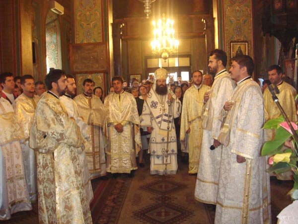 Liturghie arhierească în oraşul Caracal 100304