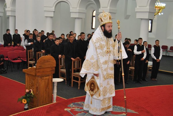 Slujire arhierească în Catedrala episcopală din Caransebeş 100300