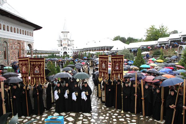 Arhierei şi credincioşi, la bucuria eparhiei 100336