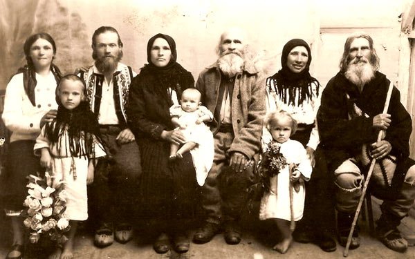 Aparţinători! 100393