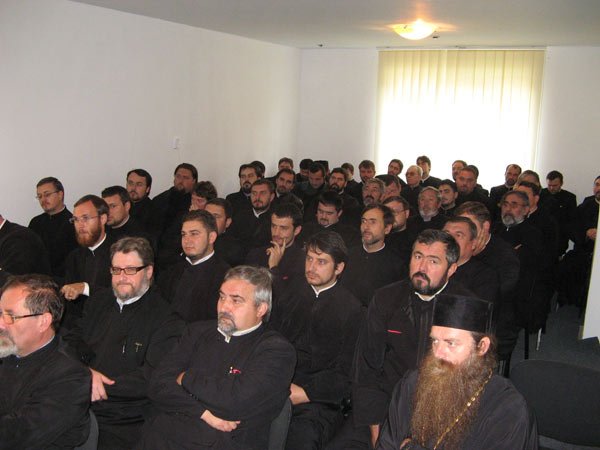 Întruniri preoţeşti în cinci protopopiate din MMB 100376