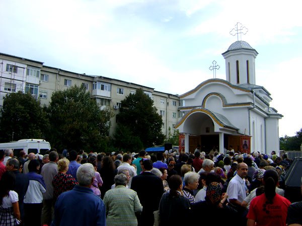 IPS Irineu a sfinţit o nouă biserică 100371