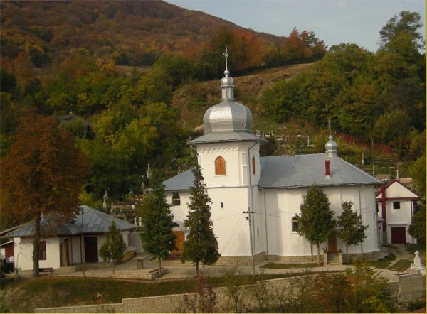 220 de ani de existenţă a Bisericii „Sf. Nicolae“ din Piatra Neamţ 100414